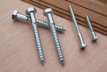 Wooden shaft bolt