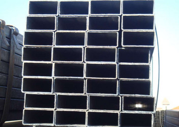 Rectangular steel pipe