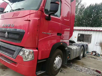 SINOTRUK TRACTOR TRUCT ARTHEAD LHD